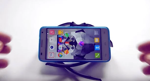 Use sunglasses as stand (Smartphone hacks)