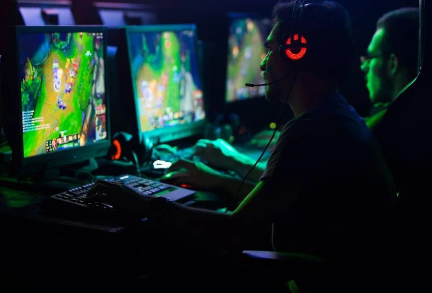 How Do Competitive Gaming Tournaments Work
