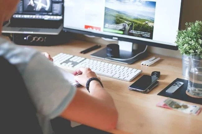 Website vs Social Media