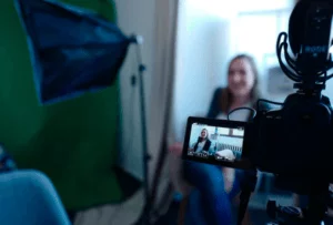 To Blog, Or To Vlog? Which Is Better for You?