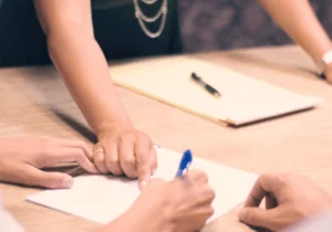 Top 5 Criteria for Choosing a Reliable Writing Service
