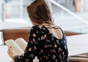 Pros & Cons of Online & Traditional Colleges
