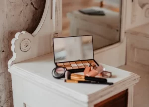 How to Decorate Your Vanity