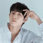Kim-Young-Dae-Bio-Profile-Education-Career-Girlfriend-Family-Awards