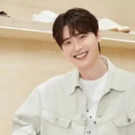 Lee Jong Suk: Bio, Profile, Education, Career, Girlfriend, Family, Awards