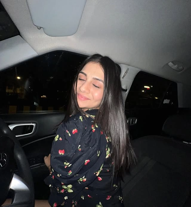 Dharti Bhatt Instagram Photos And Lifestyle